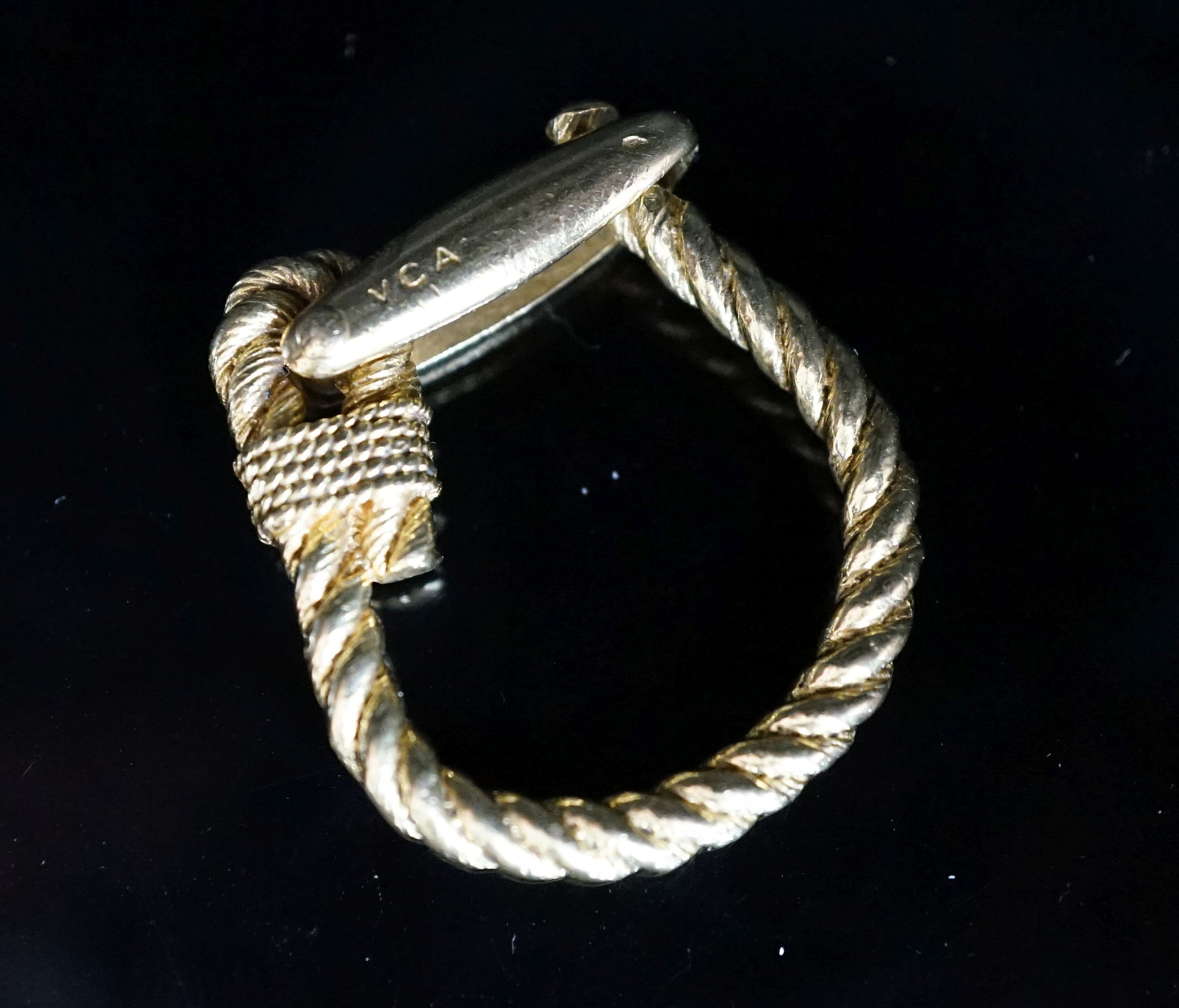 A French yellow metal (18ct poincon mark) rope twist key clip/holder, engraved VCA, 33mm, 20.6 grams.